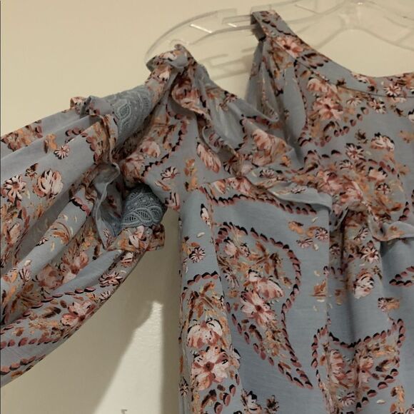 Miss Me Floral Blue Blouse long Sleeves new no tag - Picture 4 of 11